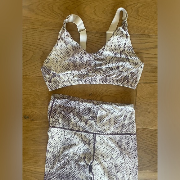 Varley x Revolve workout set - Picture 4 of 5